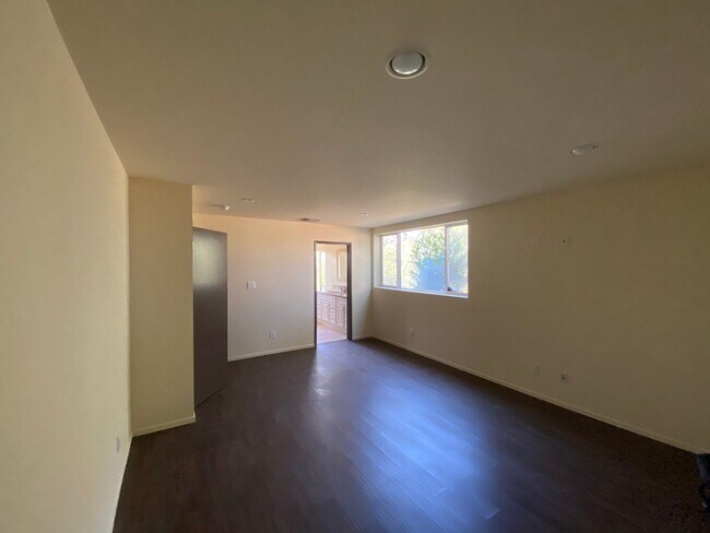 Building Photo - Beautiful 4 Bed / 4 Bath Home with Private Pool in Prestigious La Cañada