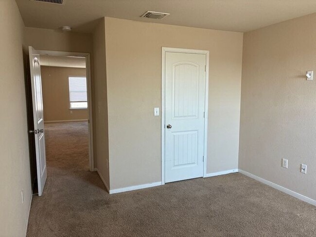 Building Photo - **Move-In Bonus! $500 Amazon Gift Card with 12-Month Lease at Current Rent**
