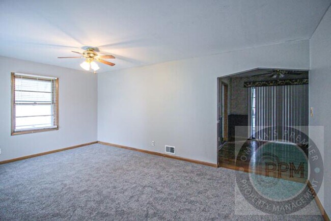 Building Photo - Raised Ranch | 3 Bedroom 2 Bathroom Home | Benson