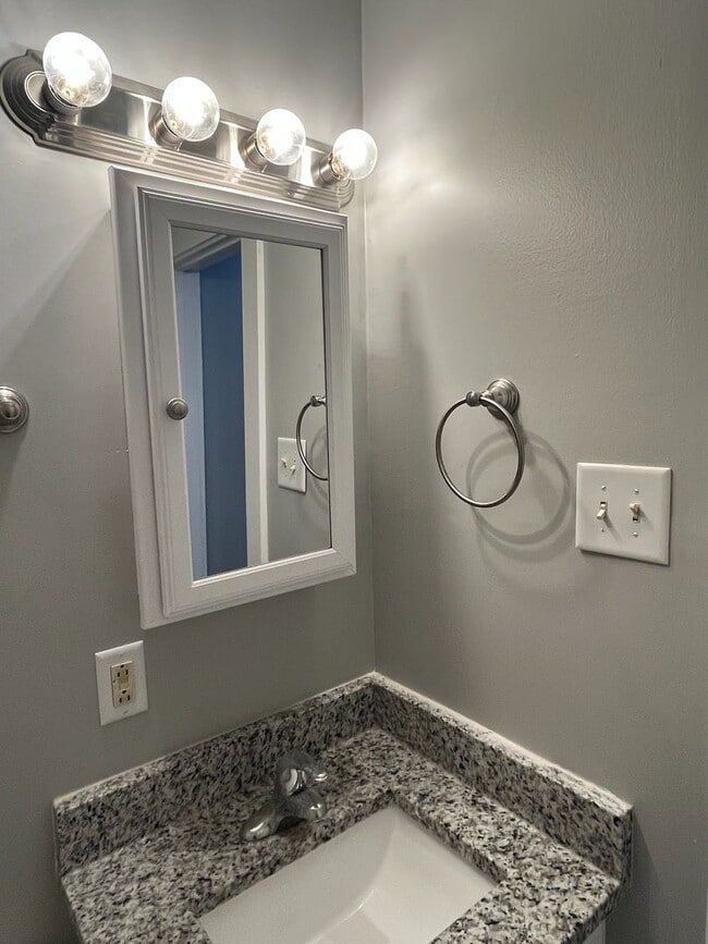 Building Photo - 205 Clyde Ave N