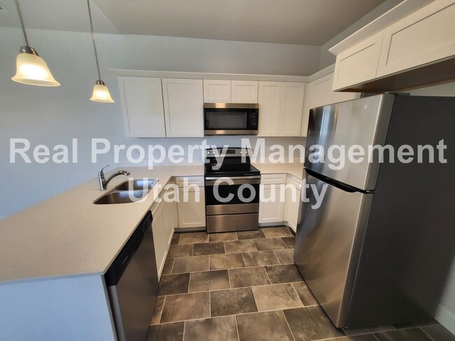 Building Photo - Small Pet Friendly Lehi Condo