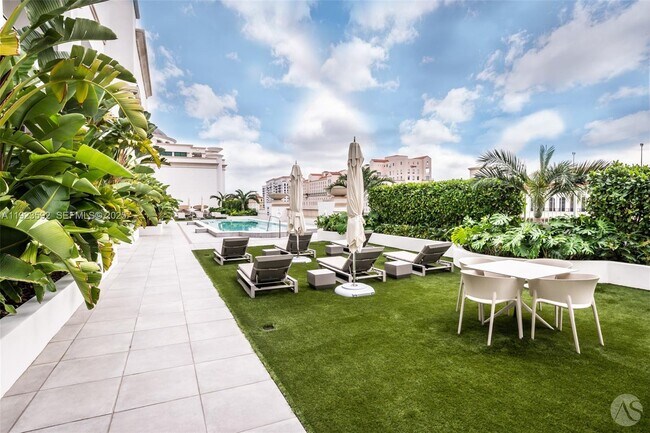 Building Photo - 275 Giralda Ave