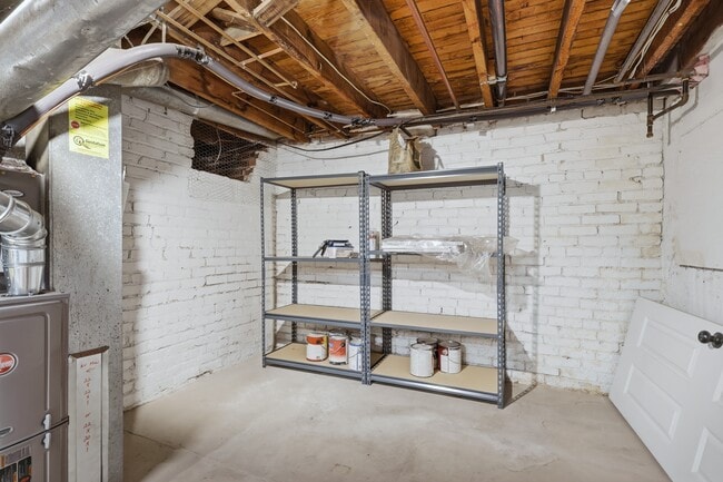 Building Photo - 1032 28th St