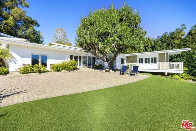 Building Photo - 11215 Sunset Blvd