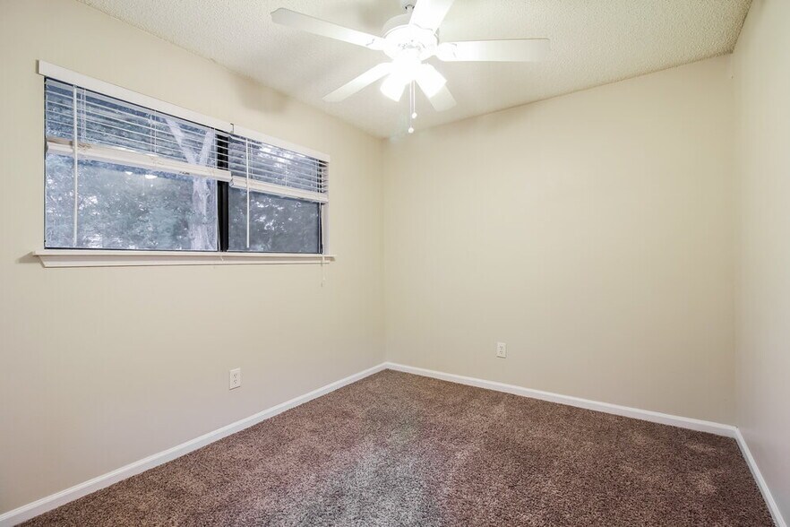 Building Photo - 8442 Finwood Ave
