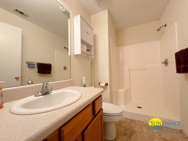 Building Photo - Charming 3-Bedroom Home located in between Hurlburt and Eglin AFB!