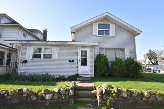 Building Photo - 507 Lincolnway E