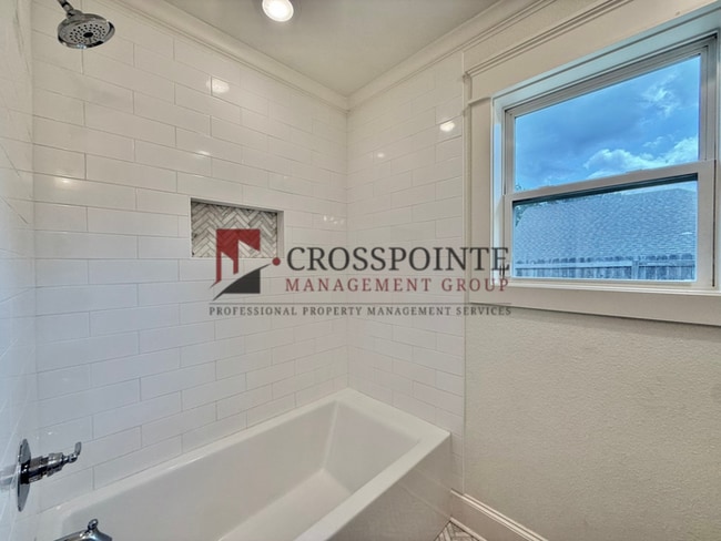 Building Photo - Beautiful 3 Bedroom 2 Bathroom Home in Winona! Tour Today!