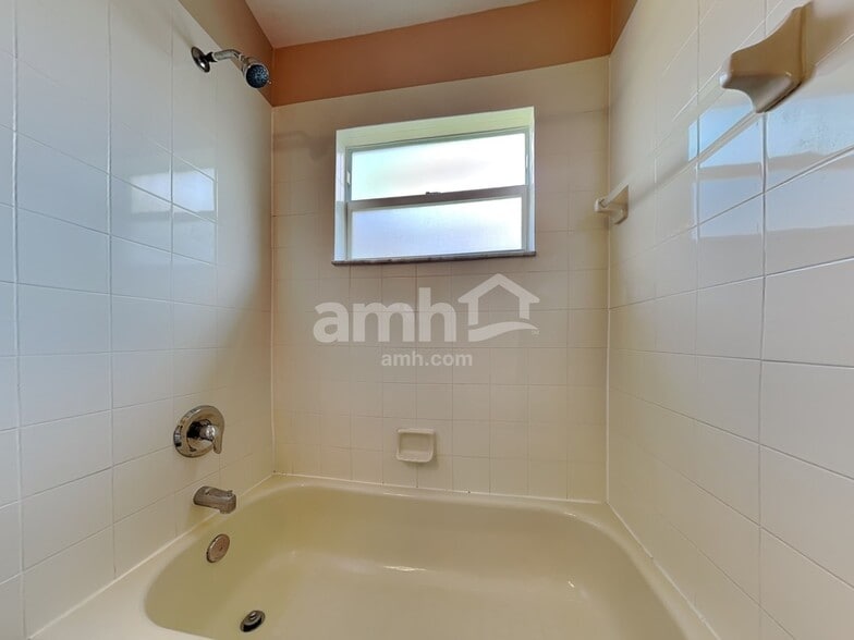 Building Photo - 1304 Emerald Hill Way