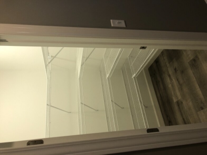 Building Photo - 628 Davis St