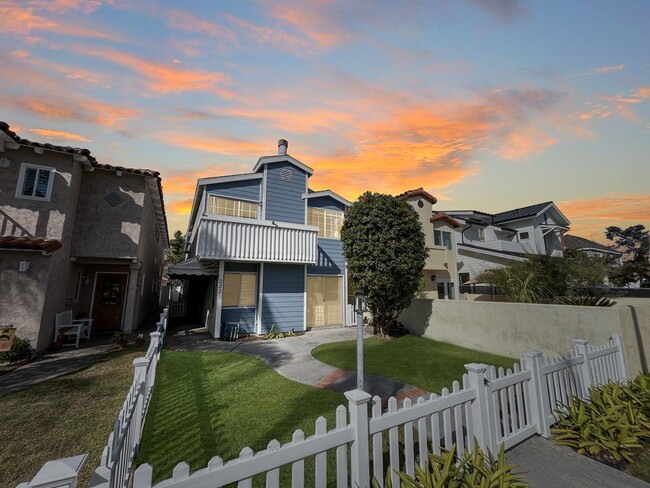 Primary Photo - Great 3B/3.5BA House in Coronado!