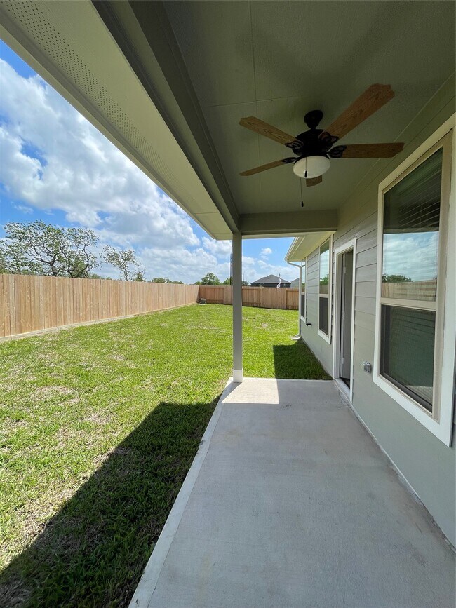 Building Photo - 8111 Royal Palm Ct