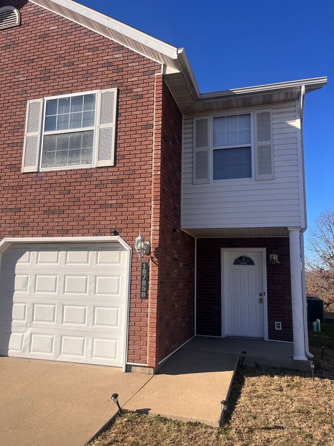 Building Photo - 16785 Huntington Ln