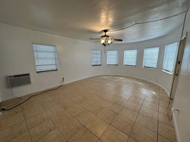 Building Photo - 530 N 20th Ave