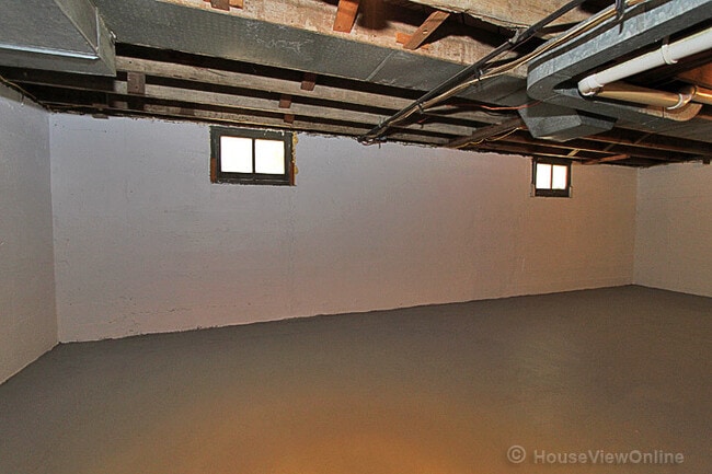 Building Photo - House Close To Campus!