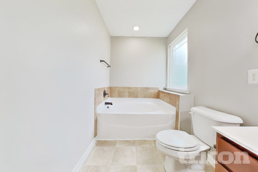 Building Photo - 31 Burr Oak Cir