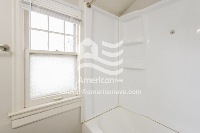 Building Photo - 1325 N Meade St