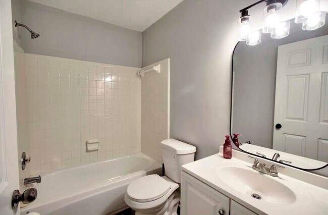 Building Photo - 425 High Point Ln