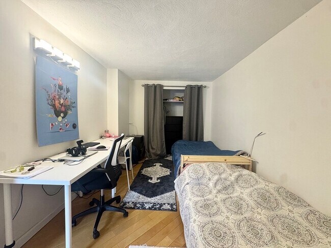 Building Photo - 1643 Cambridge St