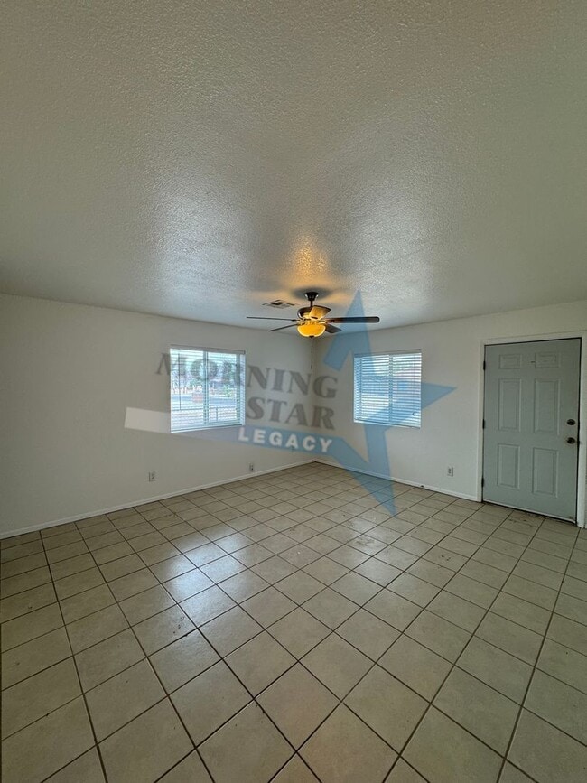 Building Photo - Cute 2-Bedroom Duplex