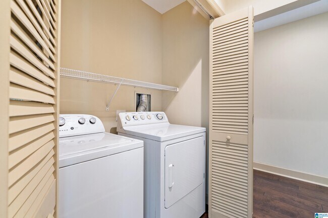 Building Photo - 2024 2nd Ave N