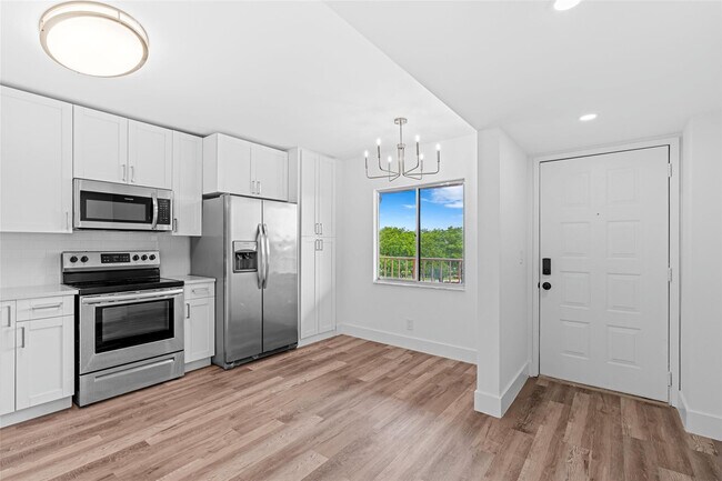 Building Photo - 7301 Amberly Ln