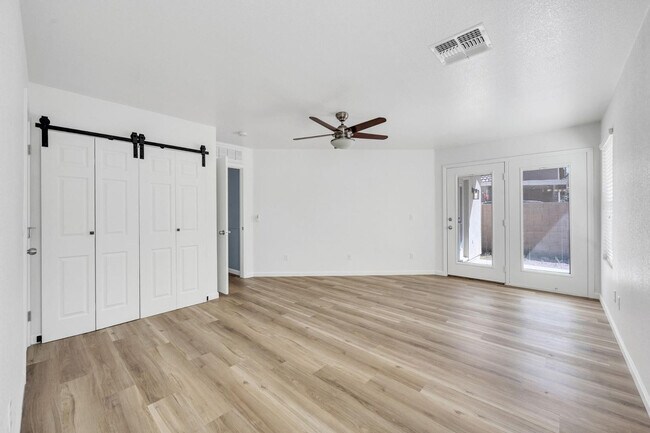 Building Photo - 1125 E Milada Dr
