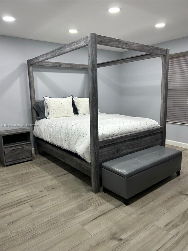 Building Photo - 4629 Vilabella Dr