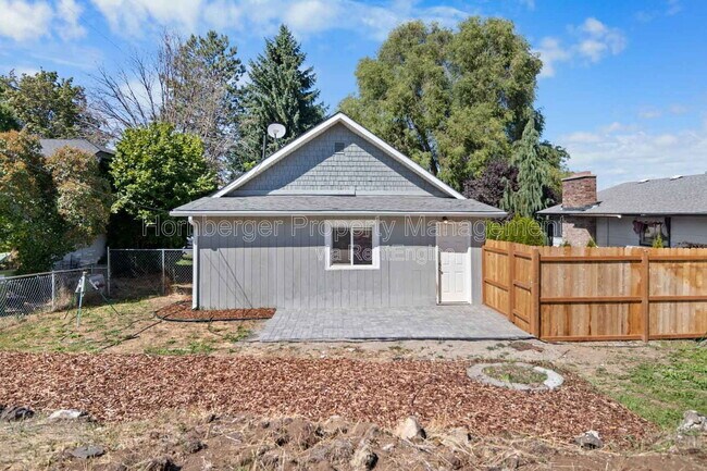 Building Photo - 1836 E 10th Ave