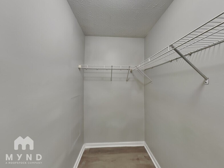 Building Photo - 2892 Two Lakes Cir