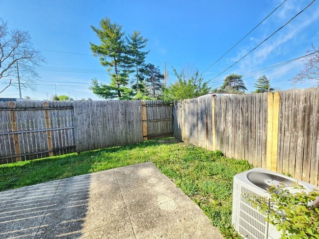 Building Photo - 2527 Sonora Dr