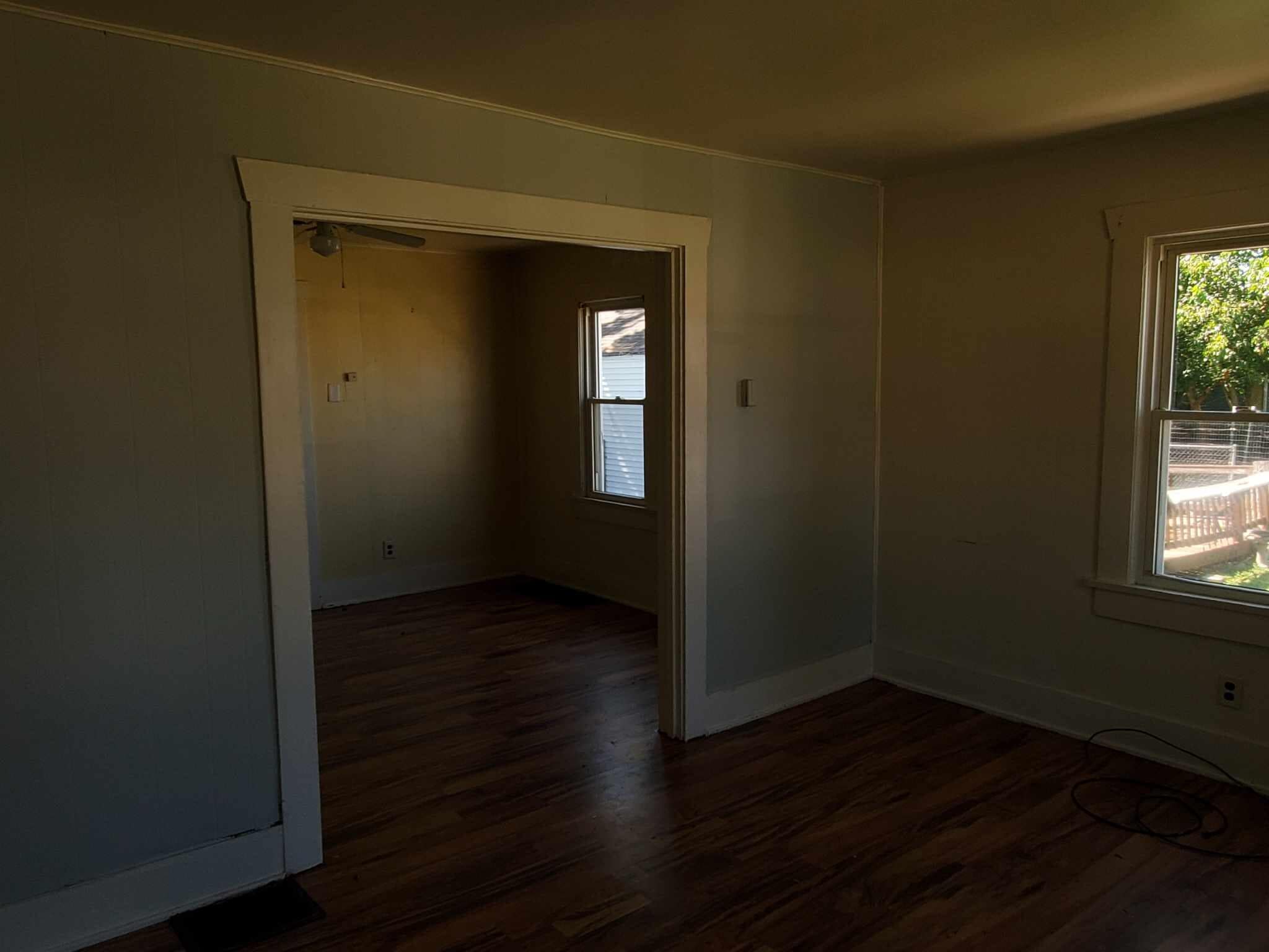 Building Photo - 1305 E Lawrence St