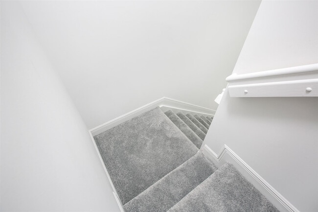 Building Photo - 6947 Pines Cir