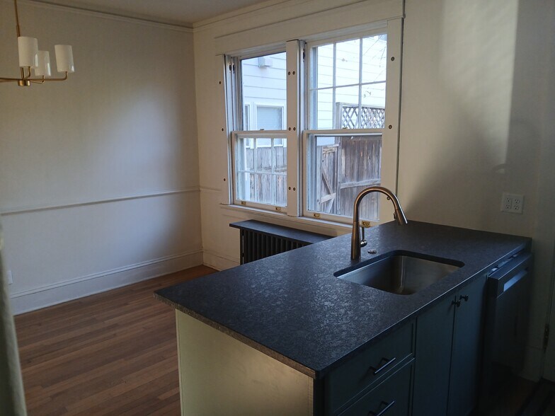 Building Photo - 3112 Grove Ave