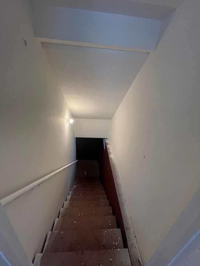 Building Photo - Beautifully renovated 3 bedroom house!