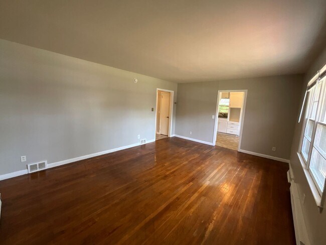 Building Photo - 1533 Beaucrest Ave