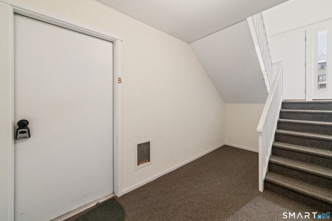 Building Photo - 304 Heritage Vlg