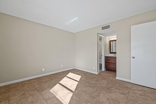 Building Photo - 608 NW 13th St