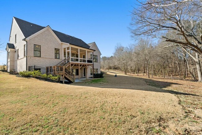 Building Photo - 568 Versailles Dr