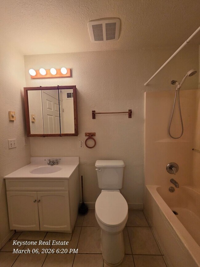 Building Photo - 15454