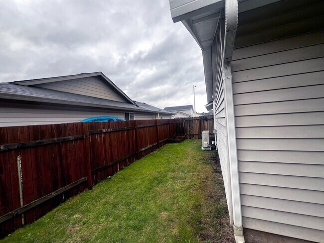 Building Photo - 15807 NE 86th Cir