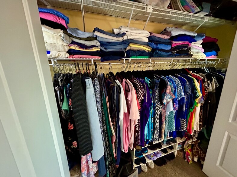 Building Photo - 9512 Saddlebrook Dr