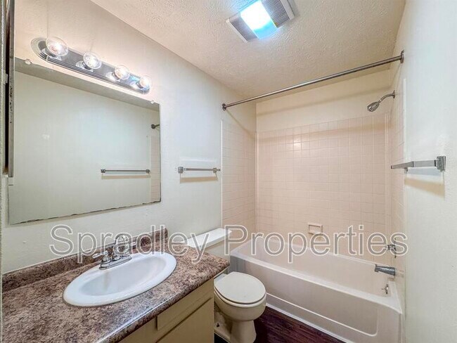 Building Photo - 608 John Paul Jones Dr