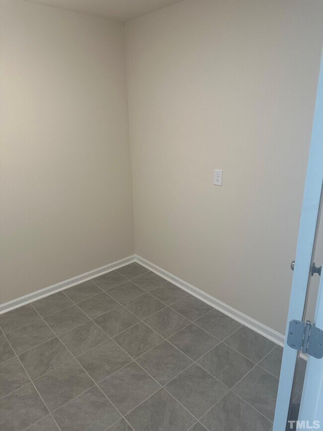 Building Photo - 240 Ribbon Rail St