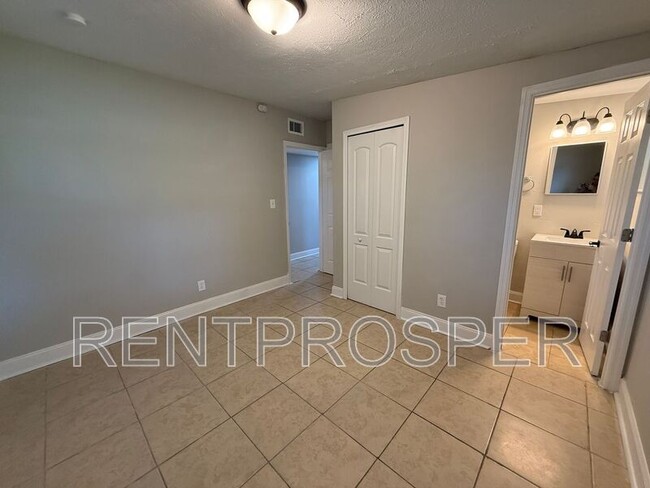 Building Photo - 1192 Maxey Dr