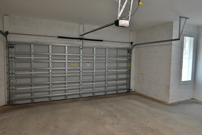 Building Photo - 3599 NW Solange Ct