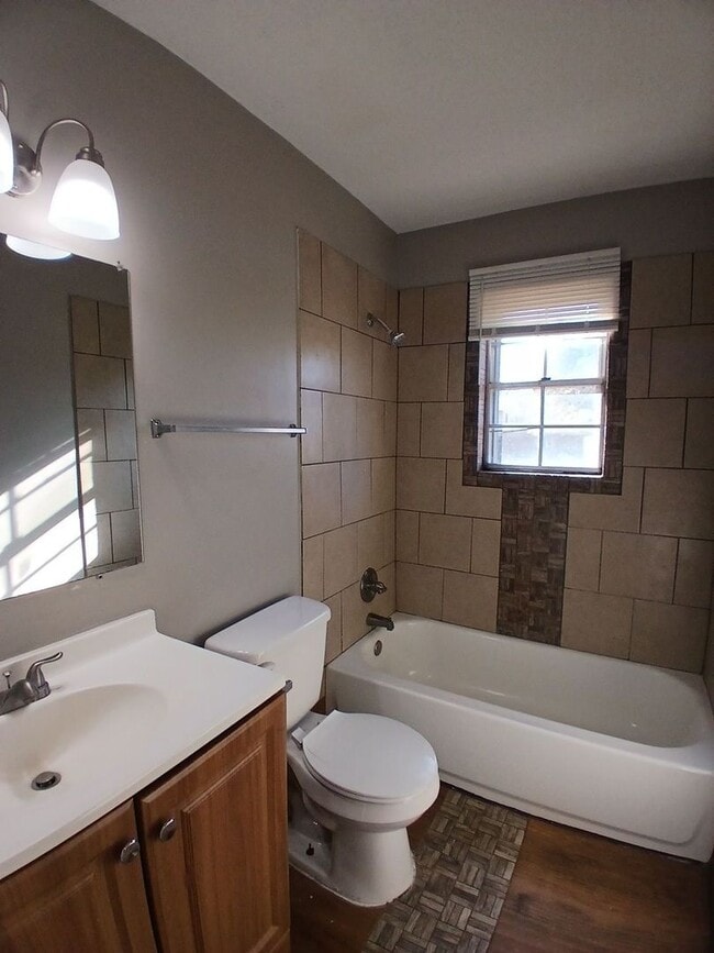 Building Photo - Spacious 4BR/2BA Home with Carport