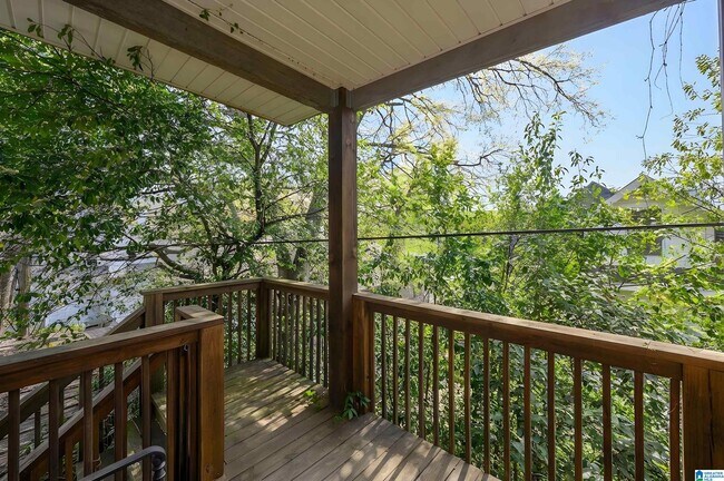 Building Photo - 2810 Rhodes Cir S