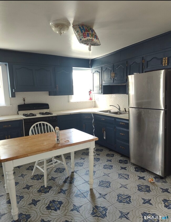 Building Photo - 30 Hawkins St