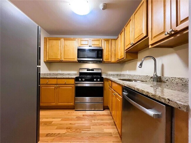 Building Photo - 395 Mendon Rd